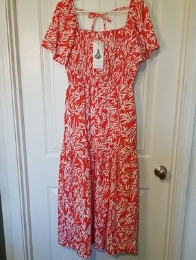 Red and White Leaf-Print Ruffled Smoked Tiered Dress With Pockets Size Large